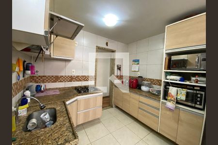 Apartamento à venda com 99m², 3 quartos e sem vagaCozinha e Área de Serviço