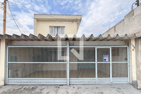 Casa à venda com 254m², 3 quartos e 5 vagasFachada + plaquinha