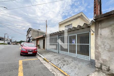 Casa à venda com 254m², 3 quartos e 5 vagasFachada + plaquinha