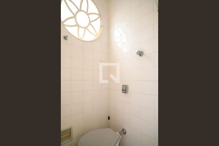 Casa à venda com 210m², 3 quartos e 2 vagas Casa à venda com 210m², 3 quartos e 2 vagasBanheiro de Serviço