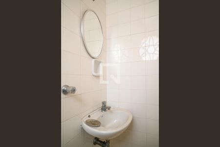 Casa à venda com 210m², 3 quartos e 2 vagas Casa à venda com 210m², 3 quartos e 2 vagasBanheiro de Serviço