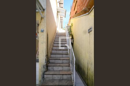 Casa à venda com 210m², 3 quartos e 2 vagas Casa à venda com 210m², 3 quartos e 2 vagasEscada