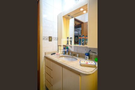 Casa à venda com 210m², 3 quartos e 2 vagas Casa à venda com 210m², 3 quartos e 2 vagasBanheiro Social