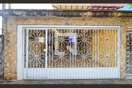 Casa à venda com 210m², 3 quartos e 2 vagas Casa à venda com 210m², 3 quartos e 2 vagasFachada