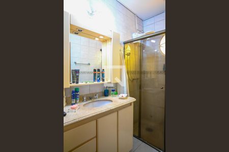 Casa à venda com 210m², 3 quartos e 2 vagas Casa à venda com 210m², 3 quartos e 2 vagasBanheiro da Suite