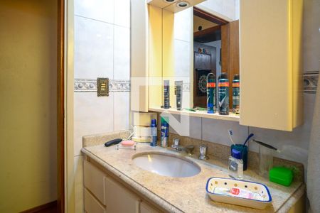 Casa à venda com 210m², 3 quartos e 2 vagas Casa à venda com 210m², 3 quartos e 2 vagasBanheiro Social