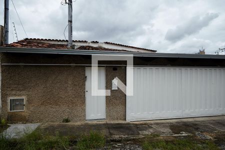 Casa para alugar com 200m², 3 quartos e 2 vagasFachada