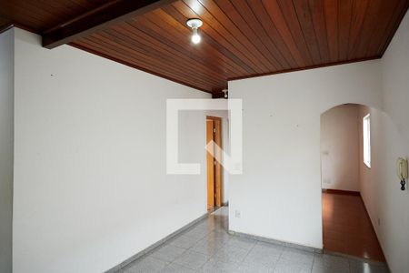 Casa para alugar com 200m², 3 quartos e 2 vagasSala