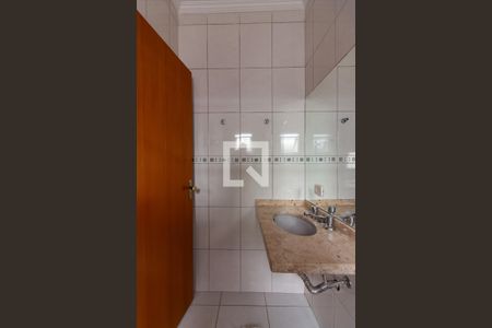 Casa à venda com 230m², 3 quartos e 4 vagas Casa à venda com 230m², 3 quartos e 4 vagasBanheiro da Suíte 2