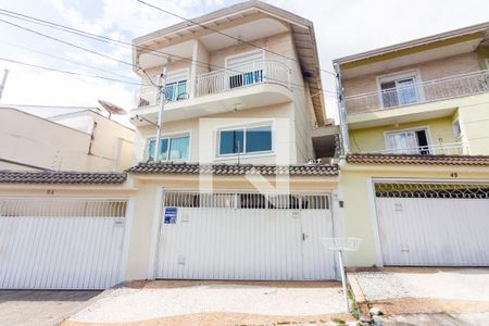 Casa à venda com 230m², 3 quartos e 4 vagas Casa à venda com 230m², 3 quartos e 4 vagasFachada
