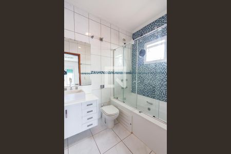 Casa à venda com 230m², 3 quartos e 4 vagas Casa à venda com 230m², 3 quartos e 4 vagasBanheiro da Suíte