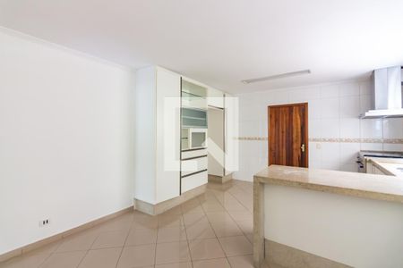 Casa à venda com 230m², 3 quartos e 4 vagas Casa à venda com 230m², 3 quartos e 4 vagasCozinha