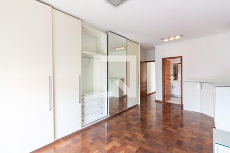 Casa à venda com 230m², 3 quartos e 4 vagas Casa à venda com 230m², 3 quartos e 4 vagasSuíte