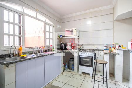 Casa para alugar com 277m², 4 quartos e 3 vagas Casa para alugar com 277m², 4 quartos e 3 vagasCozinha