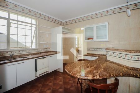 Casa para alugar com 360m², 5 quartos e 6 vagasCozinha e Área de Serviço