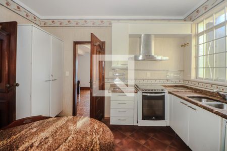 Casa para alugar com 360m², 5 quartos e 6 vagasCozinha e Área de Serviço