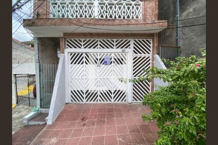 Casa para alugar com 100m², 2 quartos e 1 vagaFachada + placa 