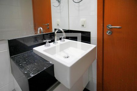 Apartamento à venda com 95m², 2 quartos e 2 vagasBanheiro da Suíte 2