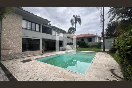 Casa para alugar com 520m², 5 quartos e 6 vagasPiscina