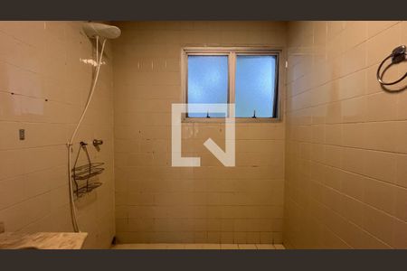 Casa para alugar com 520m², 5 quartos e 6 vagasBanheiro 1