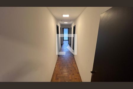 Casa para alugar com 520m², 5 quartos e 6 vagasCorredor