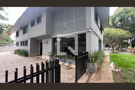 Casa para alugar com 520m², 5 quartos e 6 vagasFachada