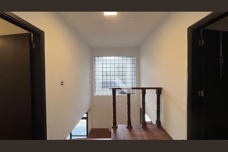 Casa para alugar com 520m², 5 quartos e 6 vagasEscada