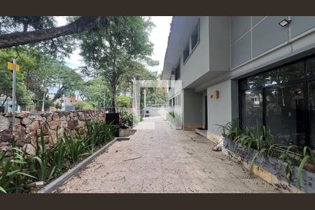 Casa para alugar com 520m², 5 quartos e 6 vagasEntrada