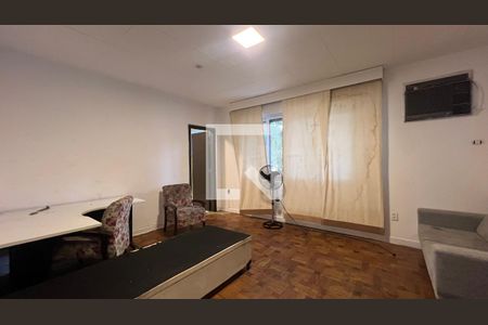 Casa para alugar com 520m², 5 quartos e 6 vagasSuite