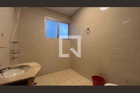 Casa para alugar com 520m², 5 quartos e 6 vagasBanheiro 1