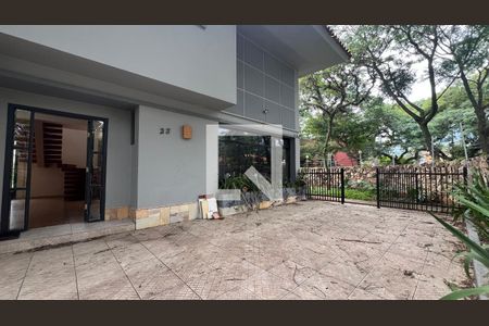 Casa para alugar com 520m², 5 quartos e 6 vagasEntrada