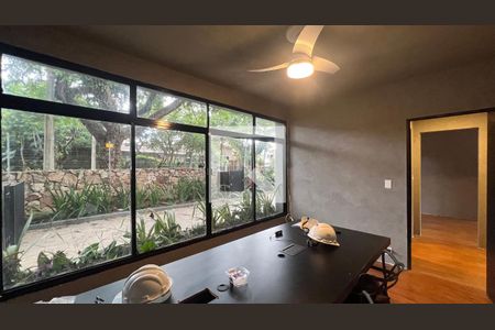 Casa para alugar com 520m², 5 quartos e 6 vagasEscritório