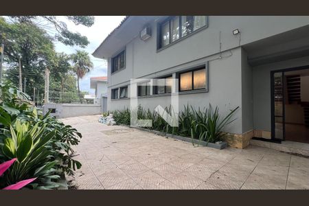 Casa para alugar com 520m², 5 quartos e 6 vagasEntrada