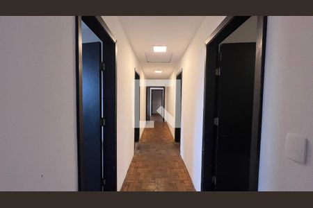 Casa para alugar com 520m², 5 quartos e 6 vagasCorredor