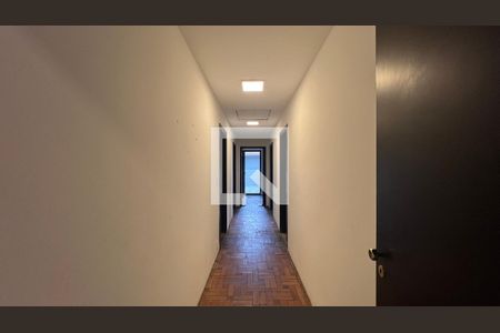 Casa para alugar com 520m², 5 quartos e 6 vagasCorredor