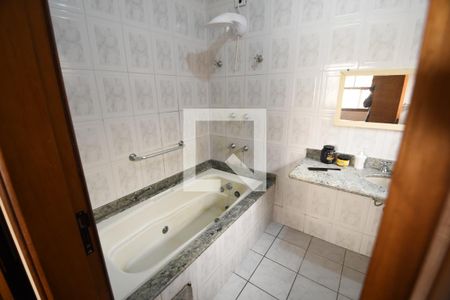 Casa à venda com 300m², 3 quartos e 3 vagasBanheiro da Suíte