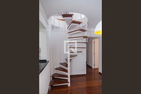 Apartamento à venda com 147m², 2 quartos e 2 vagasEscada