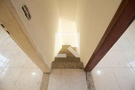 Casa para alugar com 125m², 2 quartos e 1 vagaEscada