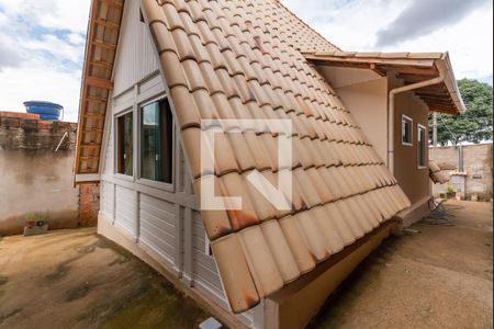 Casa à venda com 375m², 2 quartos e 2 vagasCorredor Lateral