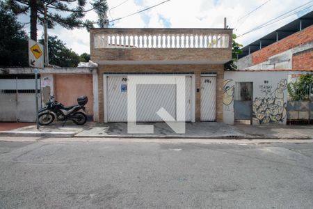 Casa para alugar com 102m², 2 quartos e sem vagaFachada + Placa