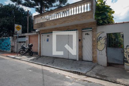 Casa para alugar com 102m², 2 quartos e sem vagaFachada + Placa