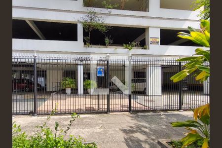 Apartamento à venda com 74m², 2 quartos e 1 vagaFachada e portaria