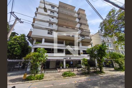 Apartamento à venda com 74m², 2 quartos e 1 vagaFachada e portaria