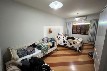 Casa à venda com 628m², 5 quartos e 2 vagasQuarto 3