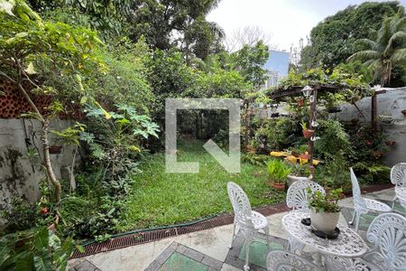 Casa à venda com 628m², 5 quartos e 2 vagasQuintal fundos