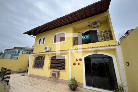 Casa à venda com 628m², 5 quartos e 2 vagasFrente