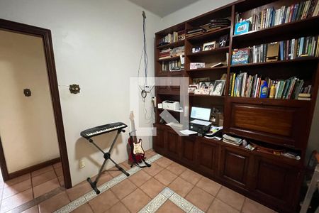 Casa à venda com 628m², 5 quartos e 2 vagasQuarto 5