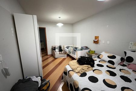 Casa à venda com 628m², 5 quartos e 2 vagasQuarto 3