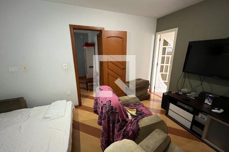 Casa à venda com 628m², 5 quartos e 2 vagasQuarto 2