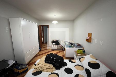 Casa à venda com 628m², 5 quartos e 2 vagasQuarto 3